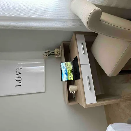 Pass The Keys 2 Bed Flat With Access To Beach Center *