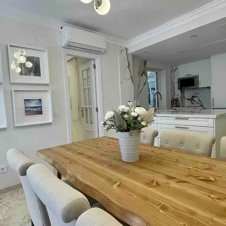 Pass The Keys 2 Bed Flat With Access To Beach Center * Marbella