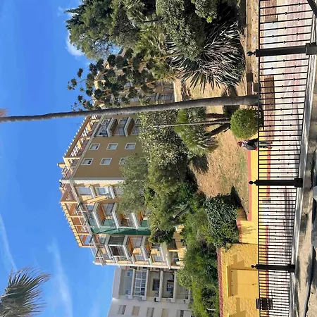Pass The Keys 2 Bed Flat With Access To Beach Center