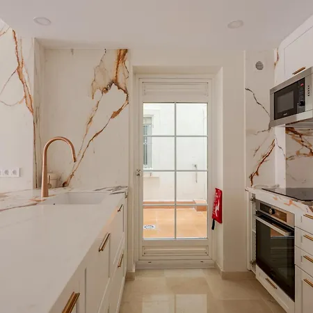 Pass The Keys 2 Bed Flat With Access To Beach Center Apartment