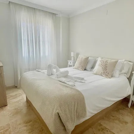 Pass The Keys 2 Bed Flat With Access To Beach Center * Marbella