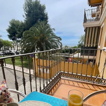 Pass The Keys 2 Bed Flat With Access To Beach Center