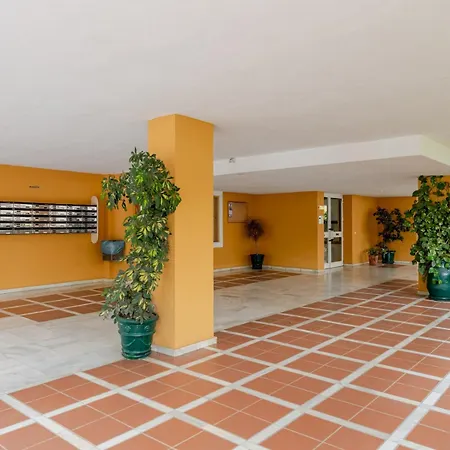 Pass The Keys 2 Bed Flat With Access To Beach Center