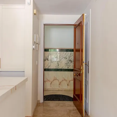 Pass The Keys 2 Bed Flat With Access To Beach Center Apartment