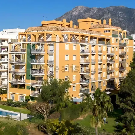Pass The Keys 2 Bed Flat With Access To Beach Center *